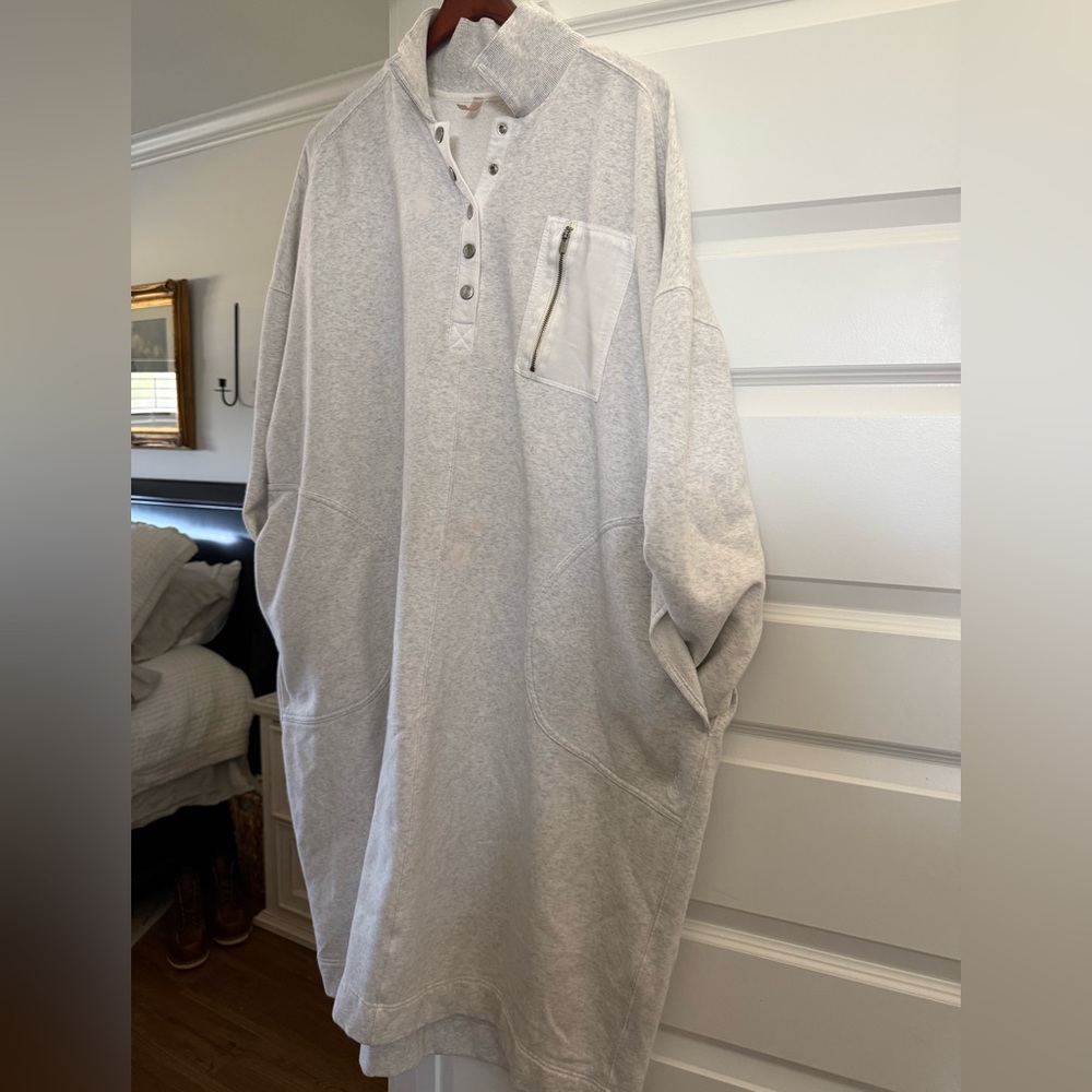 Men's Light Gray Pullover Henley Sweatshirt with Chest Pocket